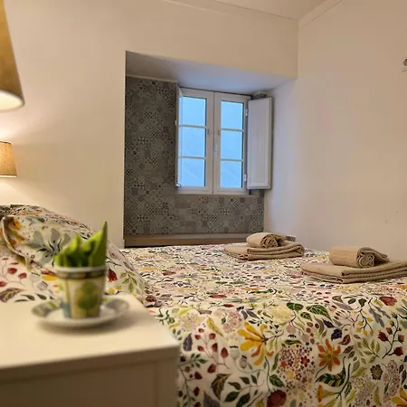 Feriehus In Alfama For Two