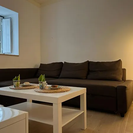 Feriehus In Alfama For Two